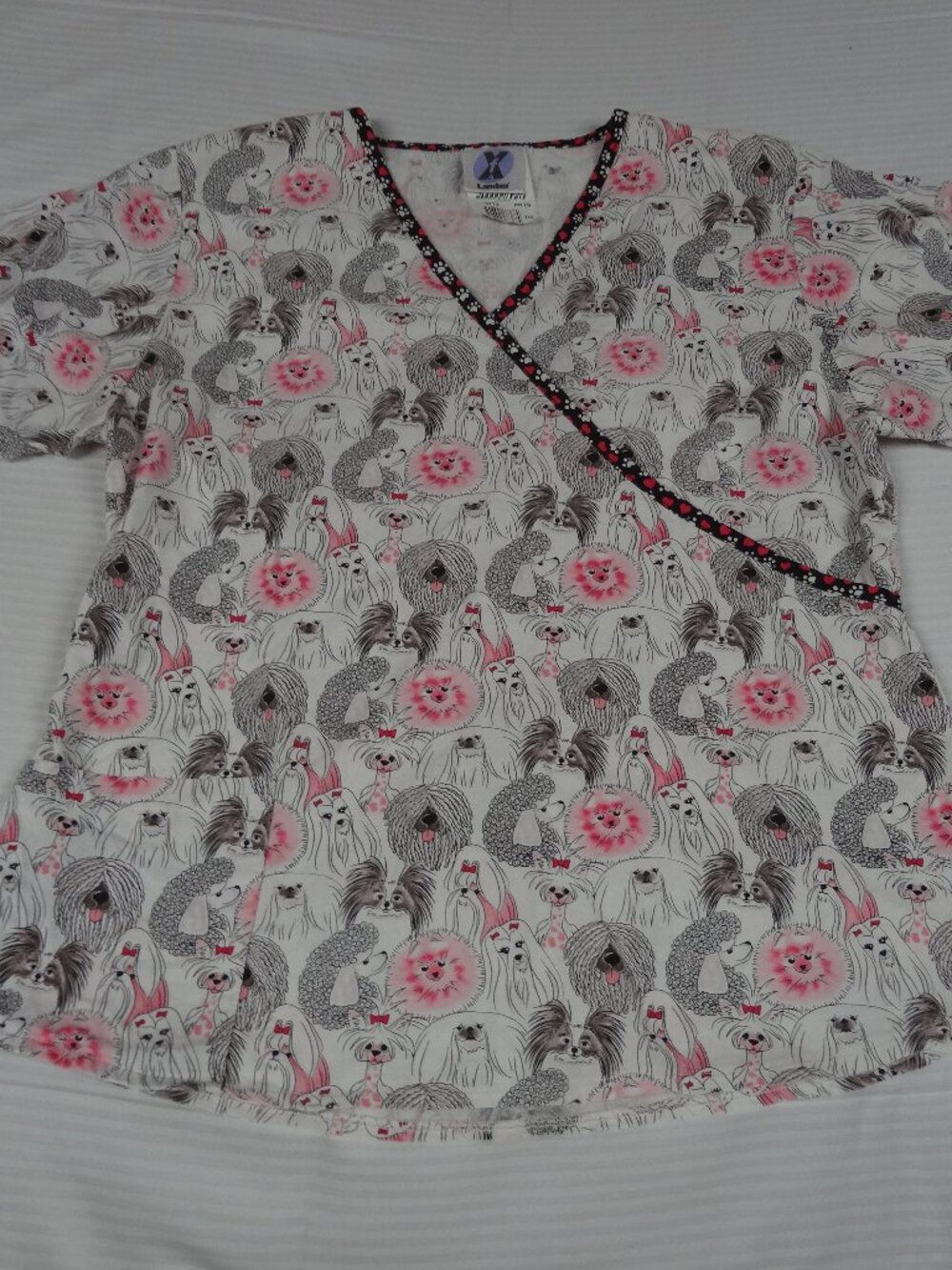 LANDAU PINK WHITE ALL OVER DOGS WOMENS SCRUB TOP UNIFORM SIZE 7/9 L730